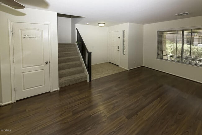 Building Photo - BEAUTIFUL 4 BED 2.5 BATH, OVER 2300SQFT., ...