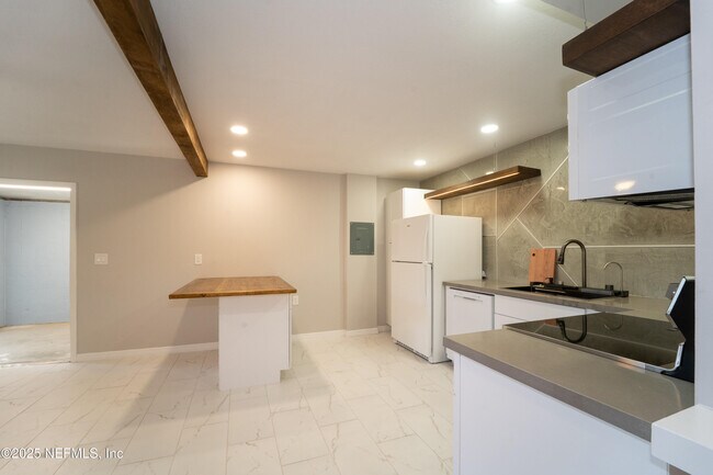 Building Photo - 5455 Pelican Way