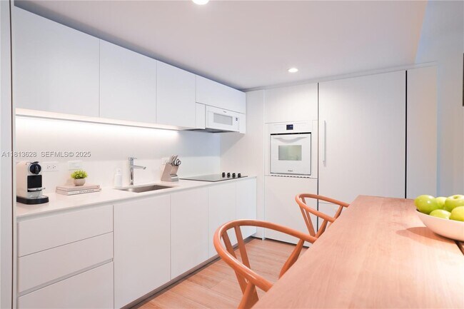 Building Photo - 291 Bal Bay Dr