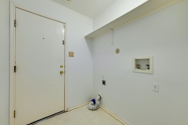 Building Photo - 308 Pheasant Ridge Dr