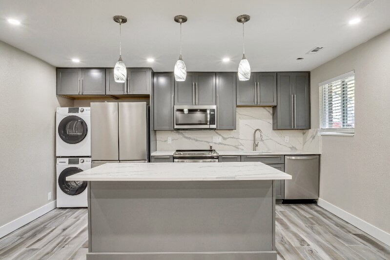 Building Photo - 4371 S Fairbourne Ave