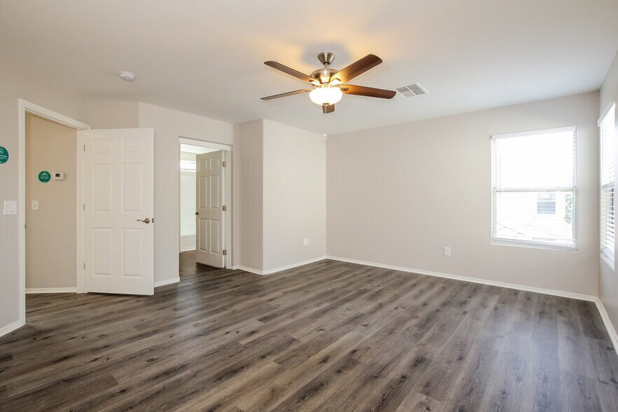 Building Photo - 12026 W Yuma St