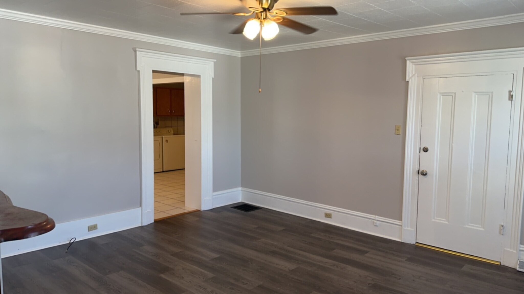 Main Family Room - 221 Howard St