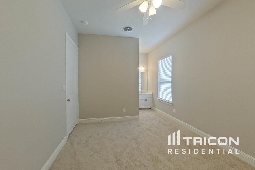 Building Photo - 3717 Hartline Hills