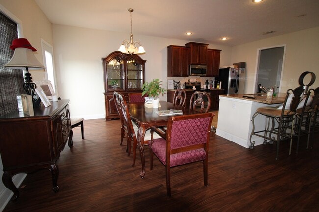 Building Photo - 650 Dunrobin Ln