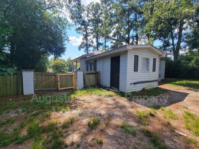 Building Photo - 2034 Trout Dr