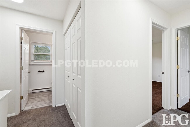 Building Photo - 4336 Deerwood Ln