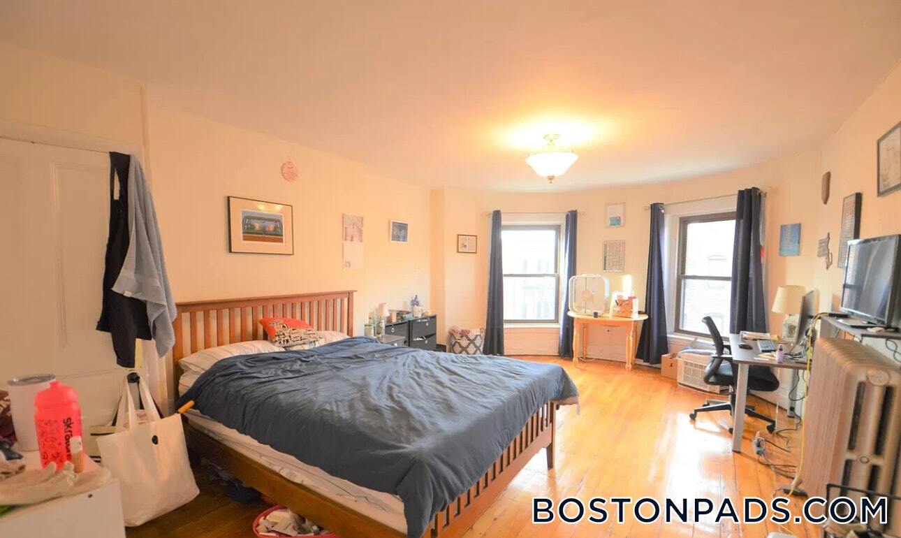 Building Photo - 918 Beacon St