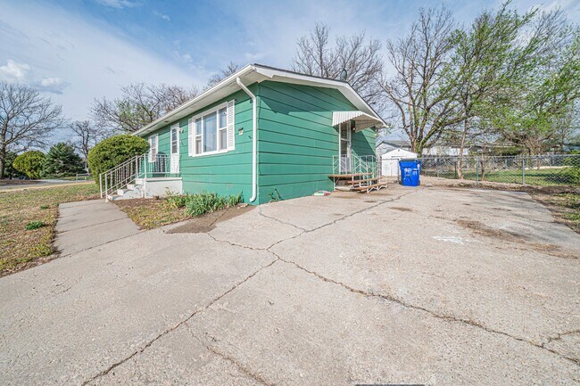 Building Photo - Please View the 3D Virtual Walk Through Before Scheduling A Showing