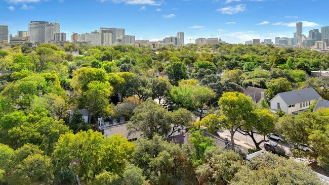 Building Photo - 1206 W 22 1/2 St