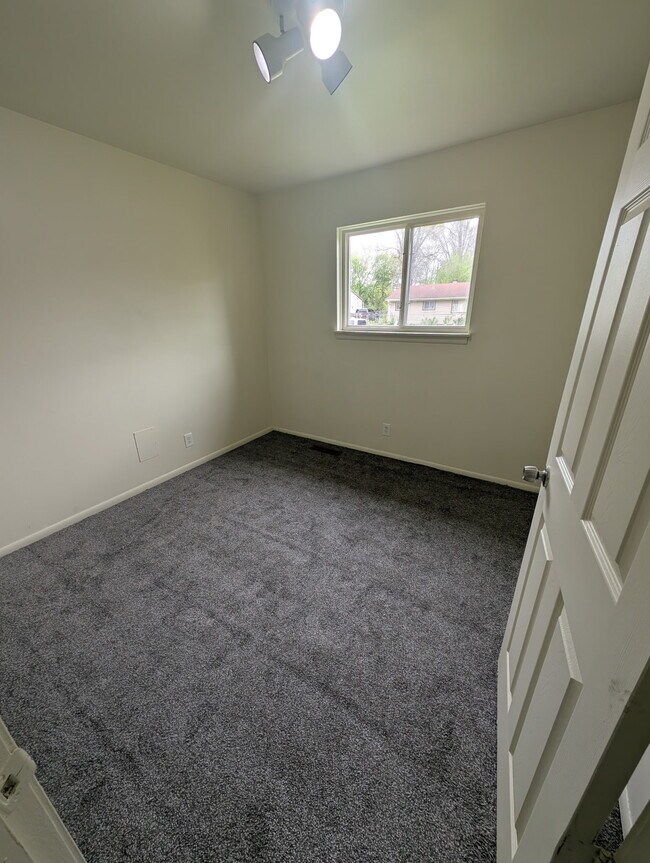 Building Photo - 5459 Bermuda Ln