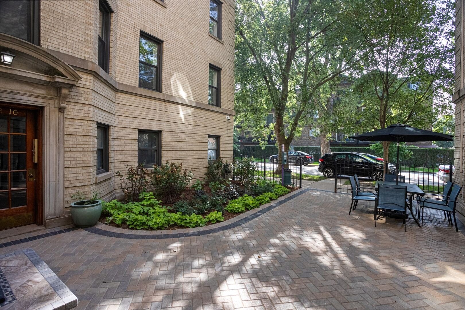 Building Photo - 7503 N Eastlake Ter