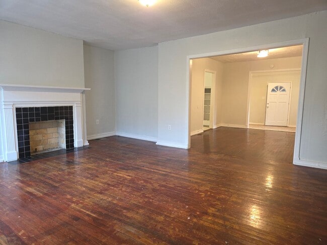 Building Photo - Spacious 4 Bed/ 2 Bath in North Jackson!