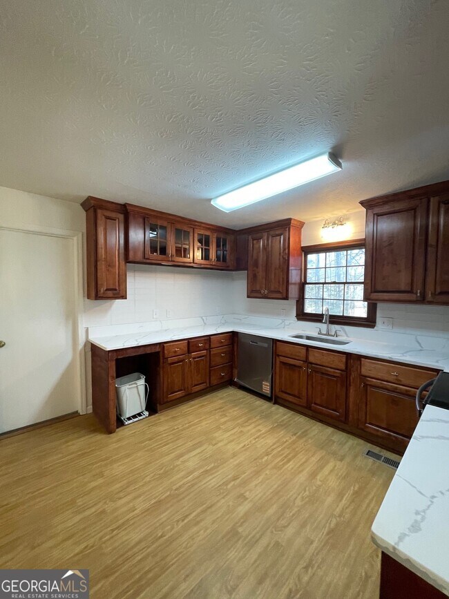 Building Photo - 121 Chipley Creek Dr