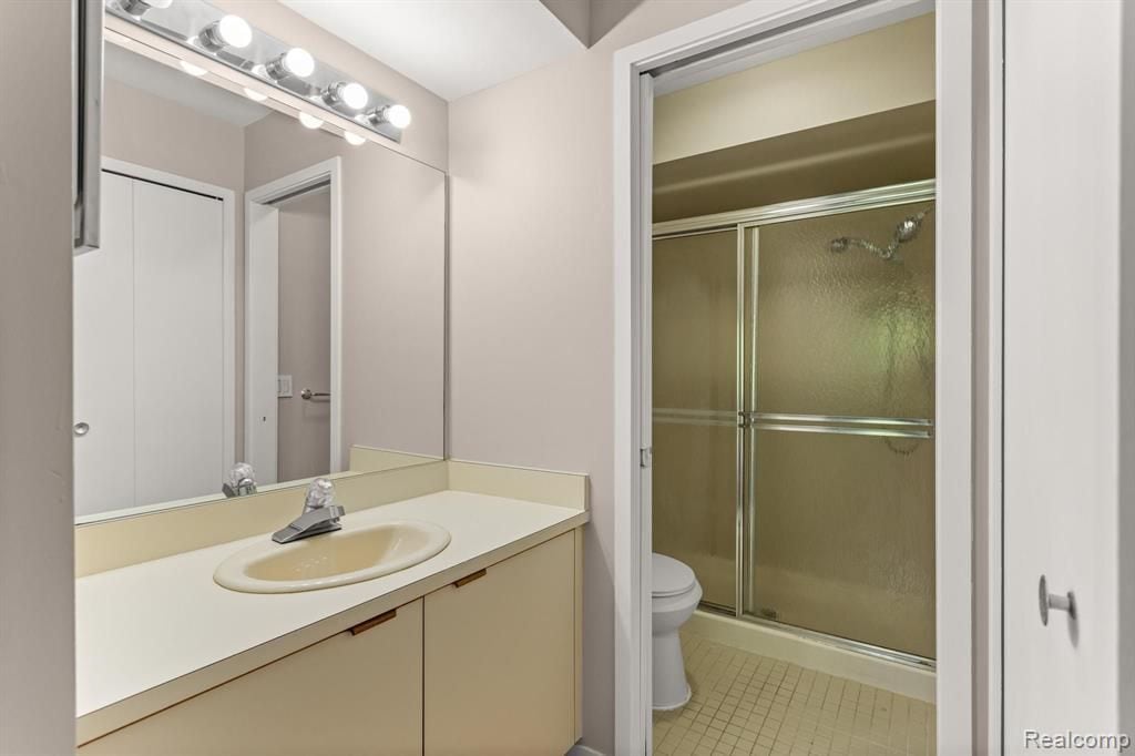 Building Photo - 644 Ashley Cir E