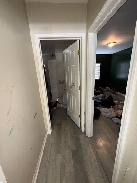 Building Photo - 1309 Barney Ave