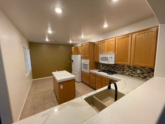 Building Photo - *WONDERFUL SINGLE STORY HOME IN GREEN VALLEY RANCH GATED COMMUNITY!!**