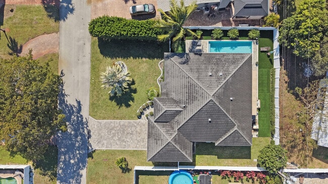 Building Photo - 875 SE 13th Ave