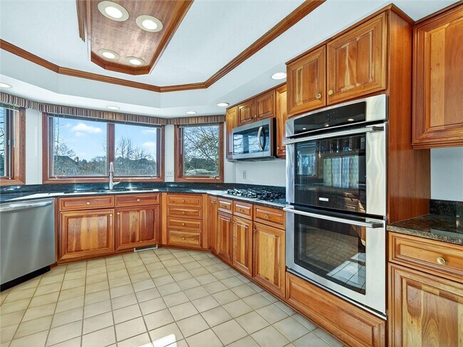 Building Photo - 9 Glen Valley Dr