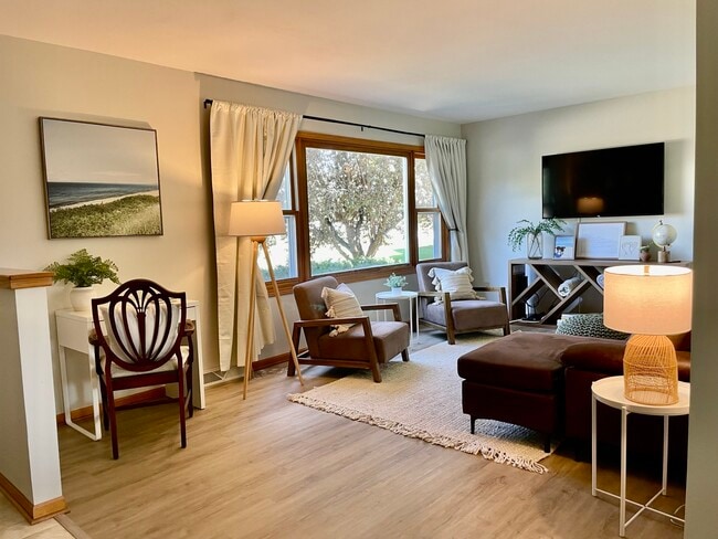 Building Photo - 4202 Lake St