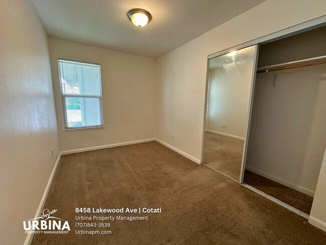 Building Photo - Spacious 4 Bedroom Home in Cotati Near SMART Train - Cosigners Welcome!