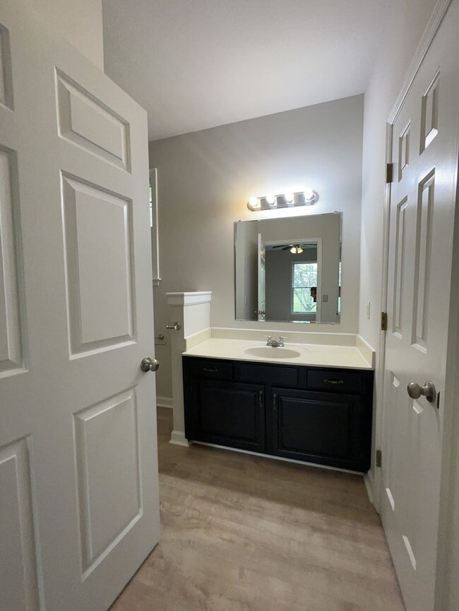 Building Photo - Newly Renovated Home on Quiet Neighborhood
