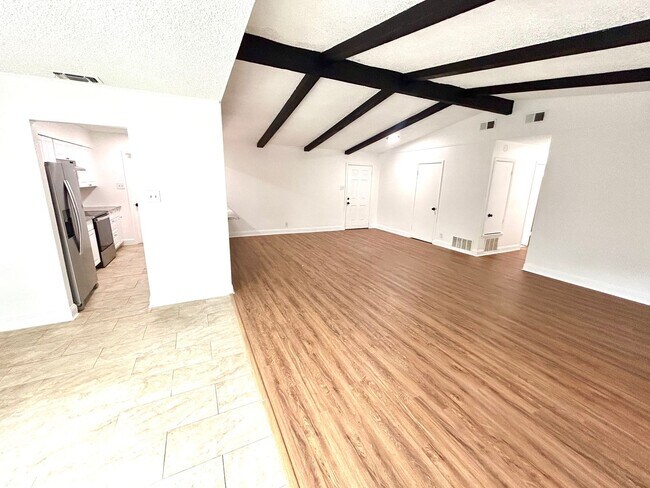 Building Photo - *COMING SOON* 3BR/2BA with Fireplace & 2-Car Garage!