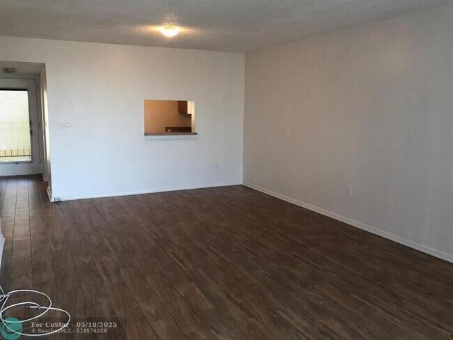 Building Photo - 1800 N Lauderdale Ave