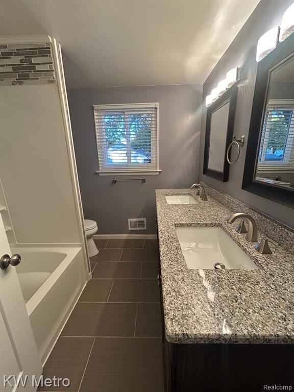 Building Photo - 1210 Kenilworth Pl