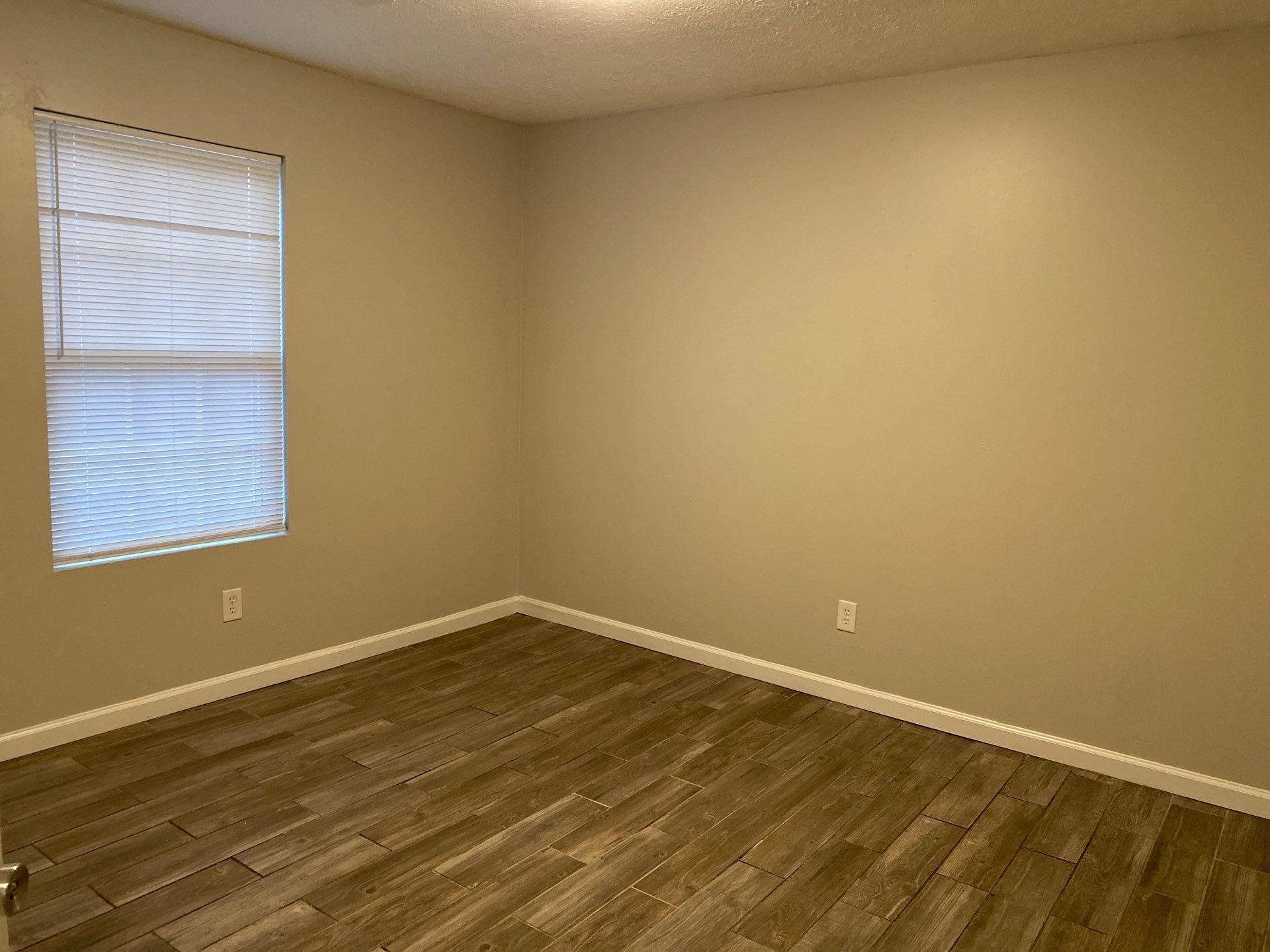 Building Photo - 877 N Royal St