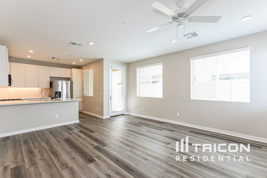Building Photo - 31597 Dwight Dr