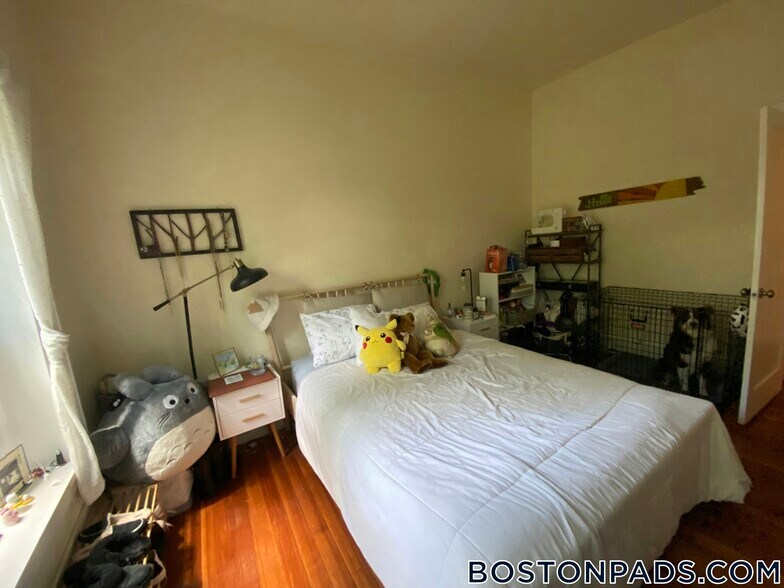 Building Photo - 1463 Beacon St
