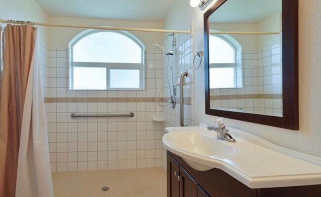 Building Photo - 1036 Willowcrest Dr
