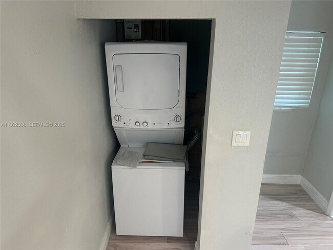 Building Photo - 20250 SW 182nd Ave