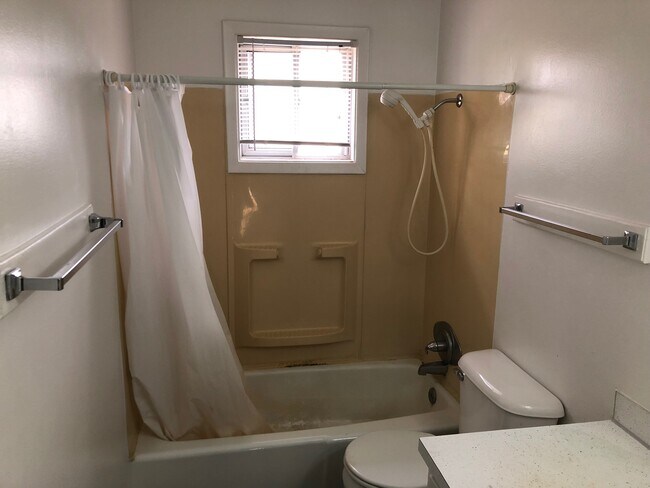 Building Photo - 4401 S Union St