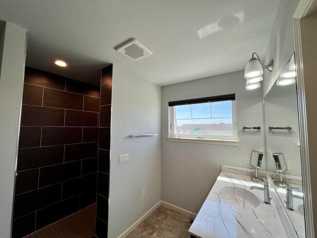 Building Photo - 369 Bella Way