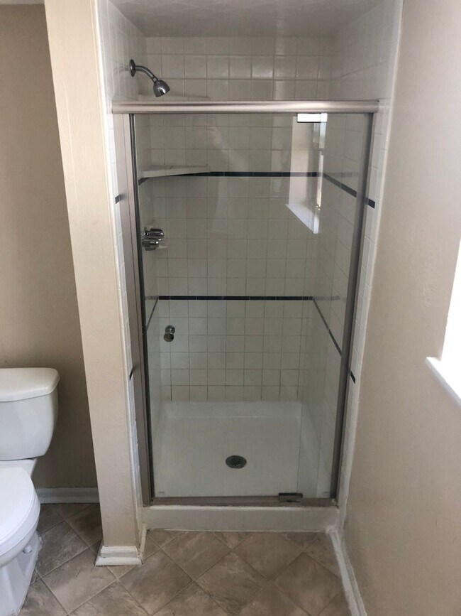 Building Photo - Available Now-4BR/2BA SINGLE FAMILY HOME