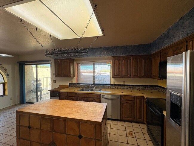 Building Photo - 3 Bed 2 Bath Historic Southern Home