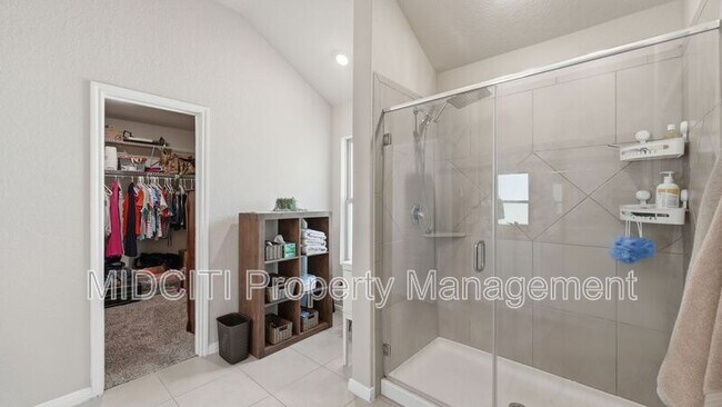 Building Photo - 1116 RIVER WOOD