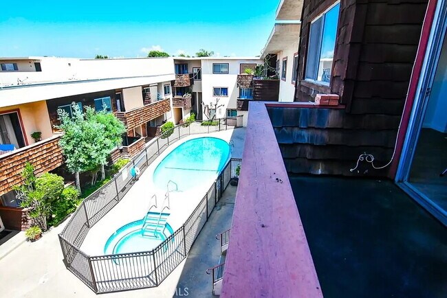 Building Photo - "Chic 1-Bed Oasis with Central Vacuum & Ha...