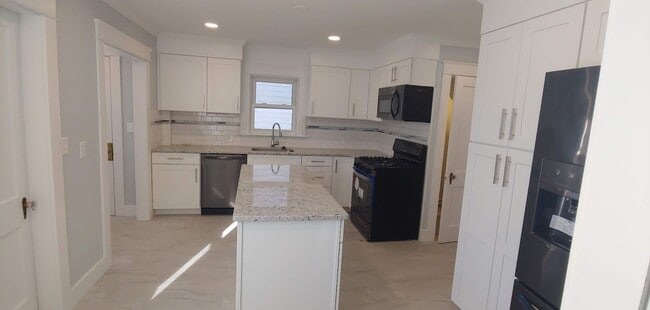 Building Photo - ***Please Respond Directly to the Online Listing, Calls May Not Be Returned***