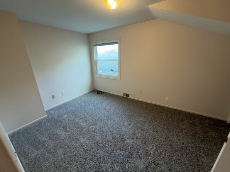 Building Photo - 846 Beaconsfield Ave