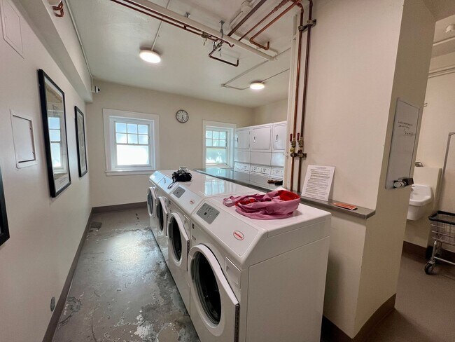 Building Photo - Historic Studio with Murphy Bed, Storage & Prime Alphabet District Location!