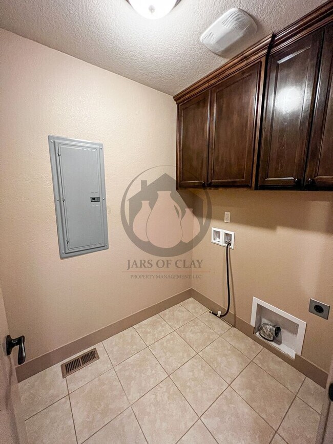 Building Photo - Beautiful South Salem Home - MOVE IN READY!