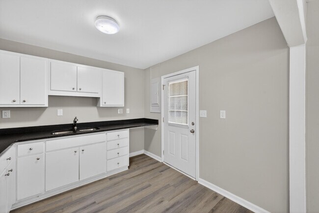 Building Photo - 1111 Alderman St NE