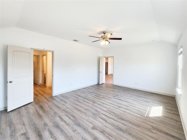Building Photo - 205 Sweetwater Crk Ln