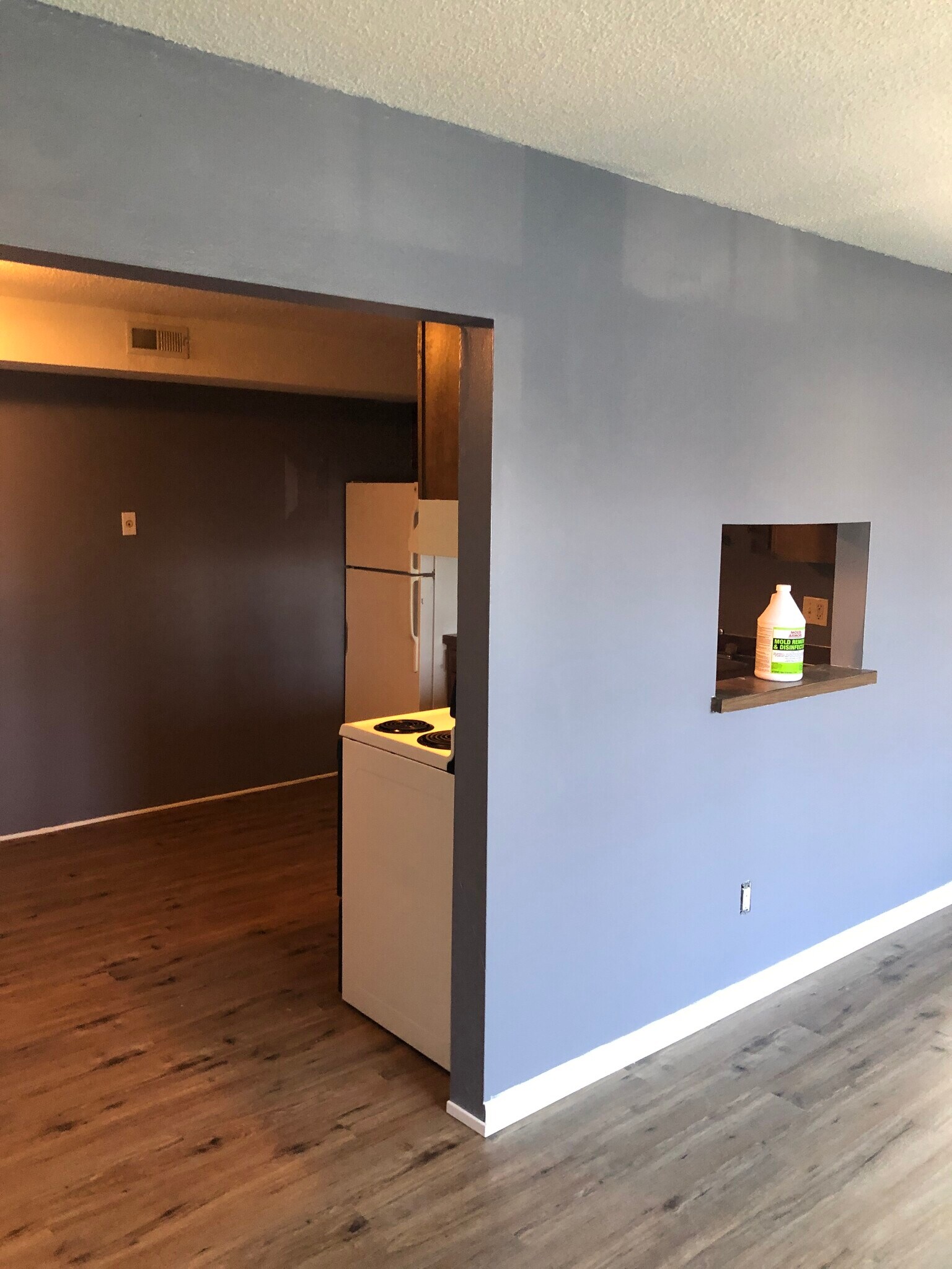 Building Photo - 1120 E 6th St apt 3