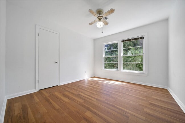Building Photo - 504 N Magnolia Dr