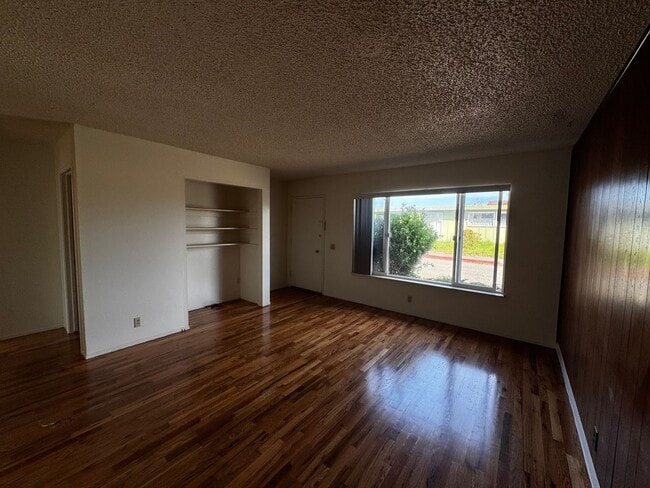 Building Photo - 430-436 Hodgson - DNT$ [PRM: Brittany] (2)