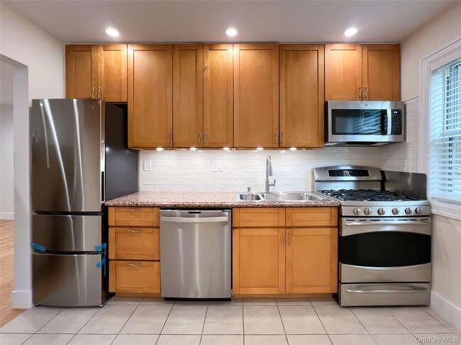 Building Photo - 246-17 Union Tpke